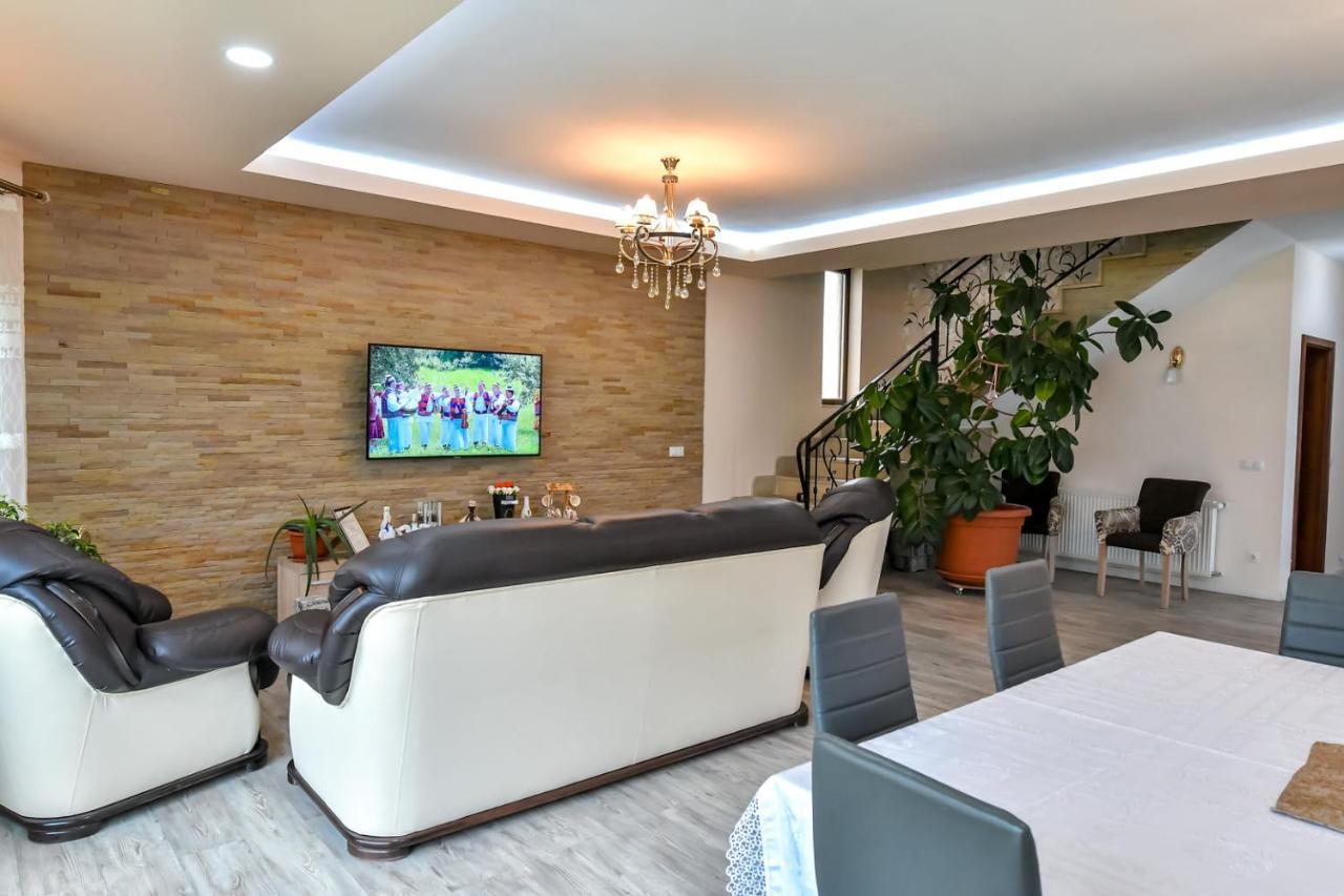Casa Nely Hotel ซิกเกตู มาร์มาซีเอ ภายนอก รูปภาพ